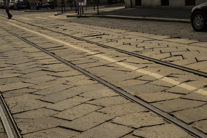 Milano, il pavè costa caro: la metà dei fondi totali per ristrutturare