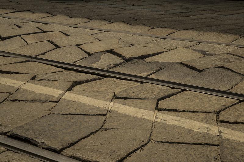 Milano, il pavè costa caro: la metà dei fondi totali per ristrutturare