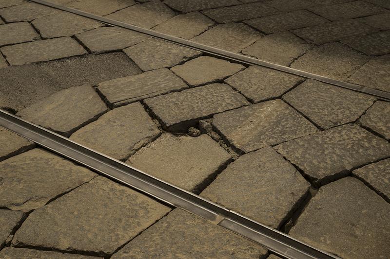 Milano, il pavè costa caro: la metà dei fondi totali per ristrutturare