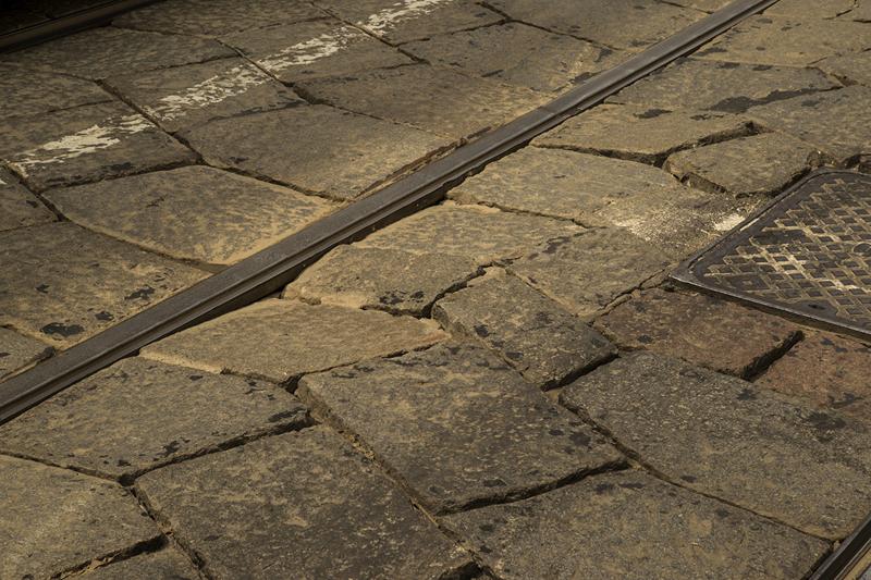 Milano, il pavè costa caro: la metà dei fondi totali per ristrutturare