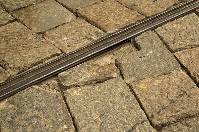 Milano, il pavè costa caro: la metà dei fondi totali per ristrutturare