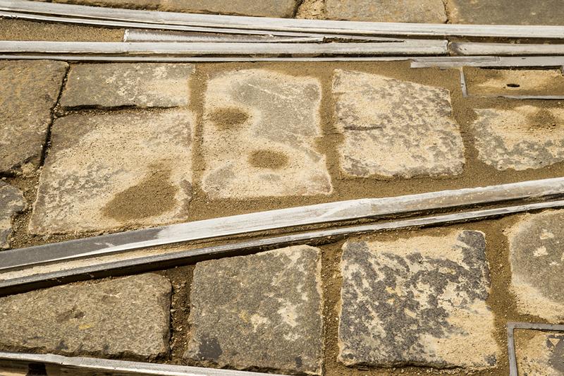 Milano, il pavè costa caro: la metà dei fondi totali per ristrutturare