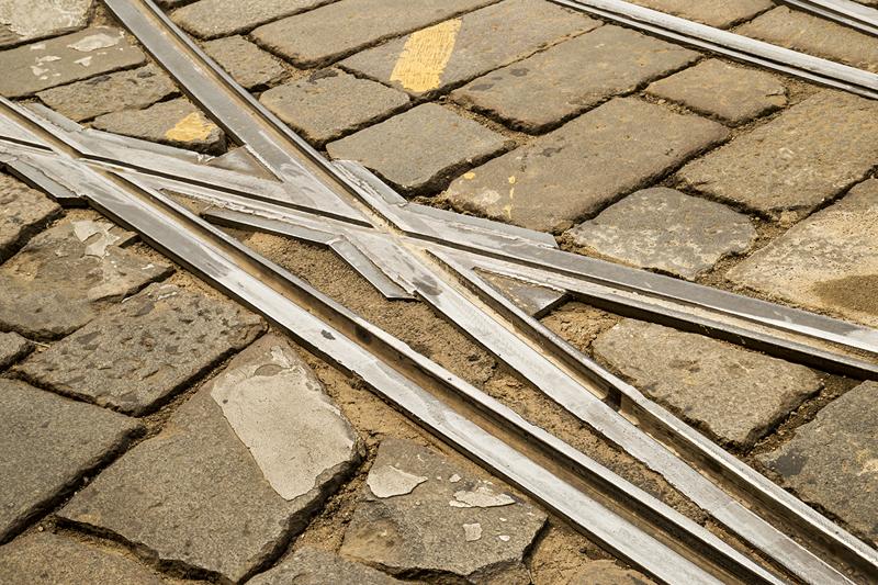 Milano, il pavè costa caro: la metà dei fondi totali per ristrutturare