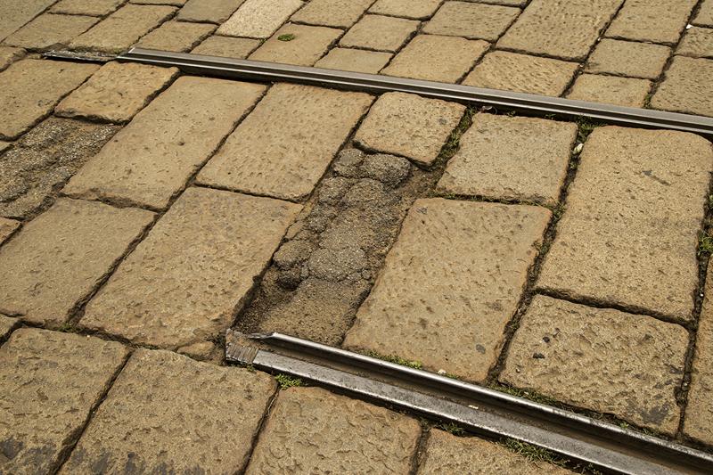 Milano, il pavè costa caro: la metà dei fondi totali per ristrutturare