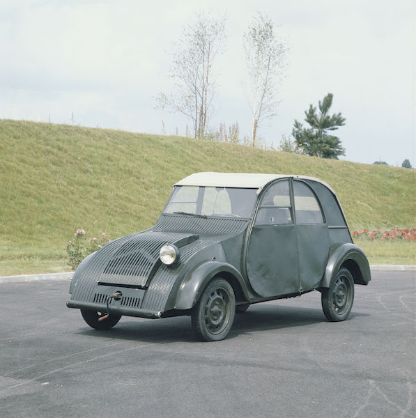 Citroen 2CV, settant’anni e non sentirli Citroen 2CV, settant’anni e non sentirli