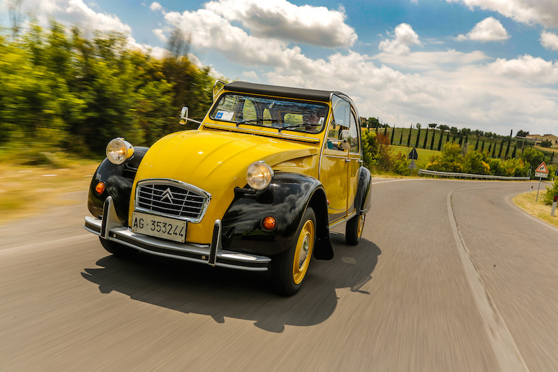 Citroen 2CV, settant’anni e non sentirli Citroen 2CV, settant’anni e non sentirli