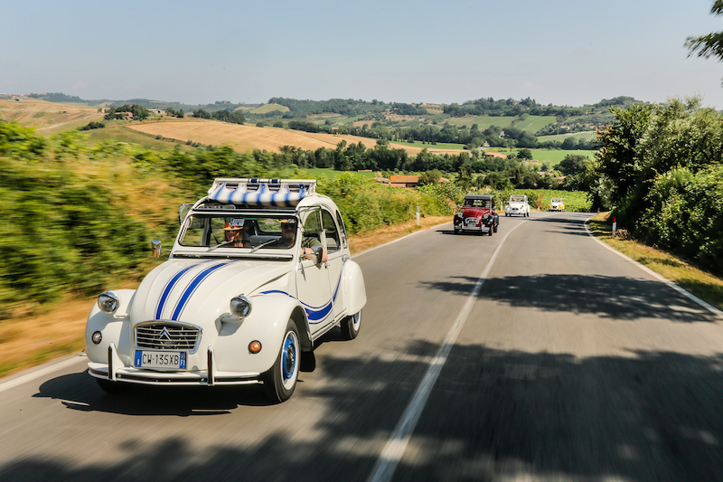 Citroen 2CV, settant’anni e non sentirli Citroen 2CV, settant’anni e non sentirli