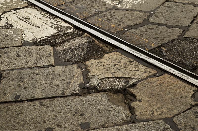 Milano, il pavè costa caro: la metà dei fondi totali per ristrutturare