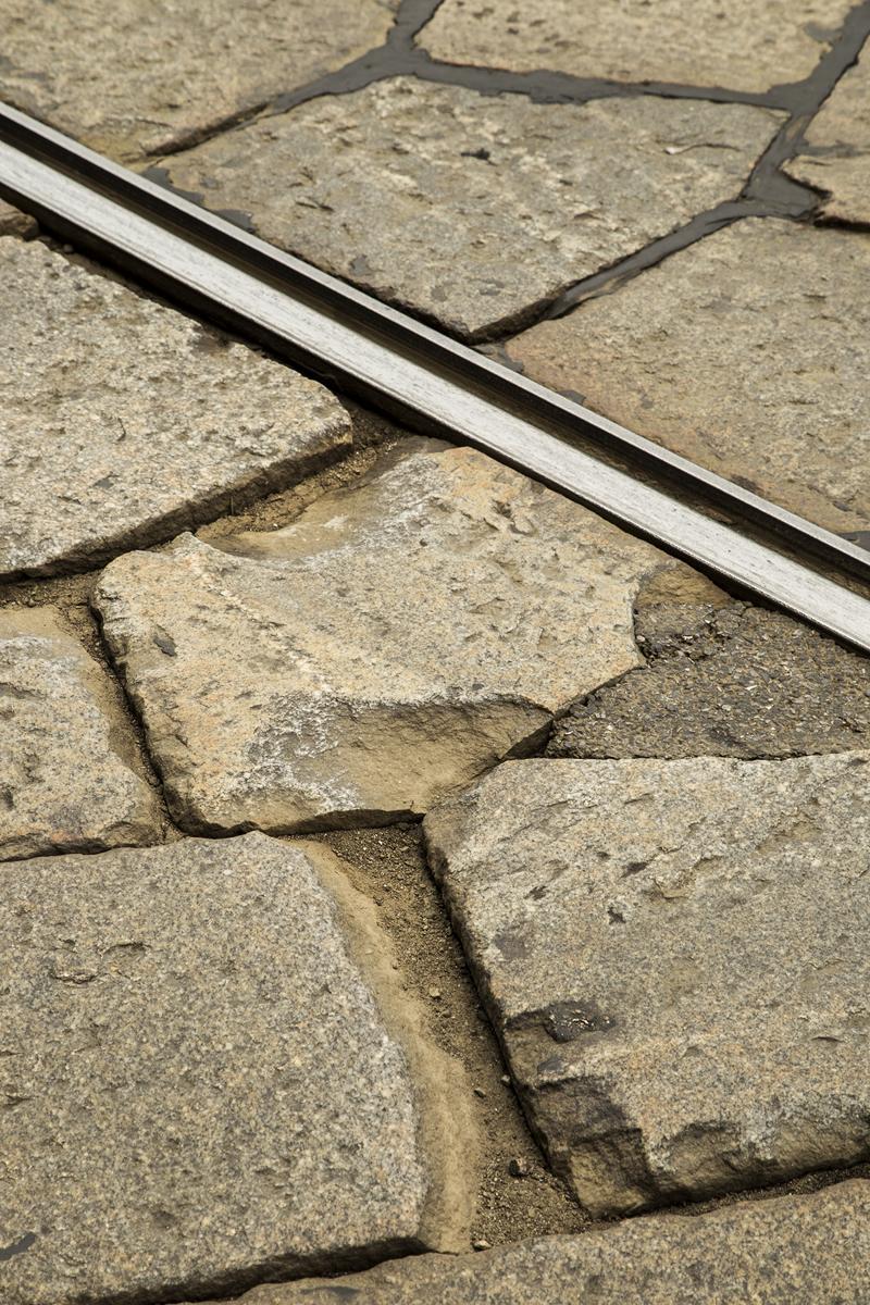 Milano, il pavè costa caro: la metà dei fondi totali per ristrutturare