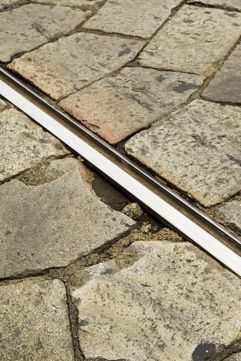 Milano, il pavè costa caro: la metà dei fondi totali per ristrutturare