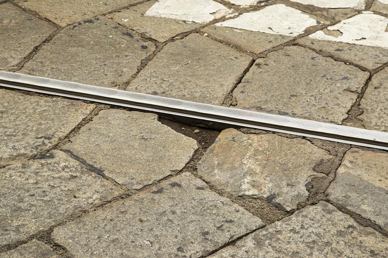 Milano, il pavè costa caro: la metà dei fondi totali per ristrutturare