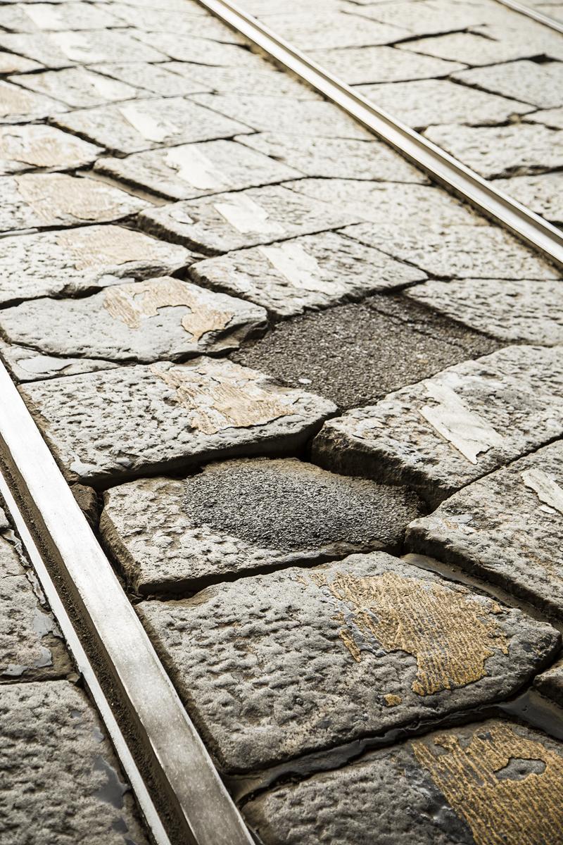 Milano, il pavè costa caro: la metà dei fondi totali per ristrutturare