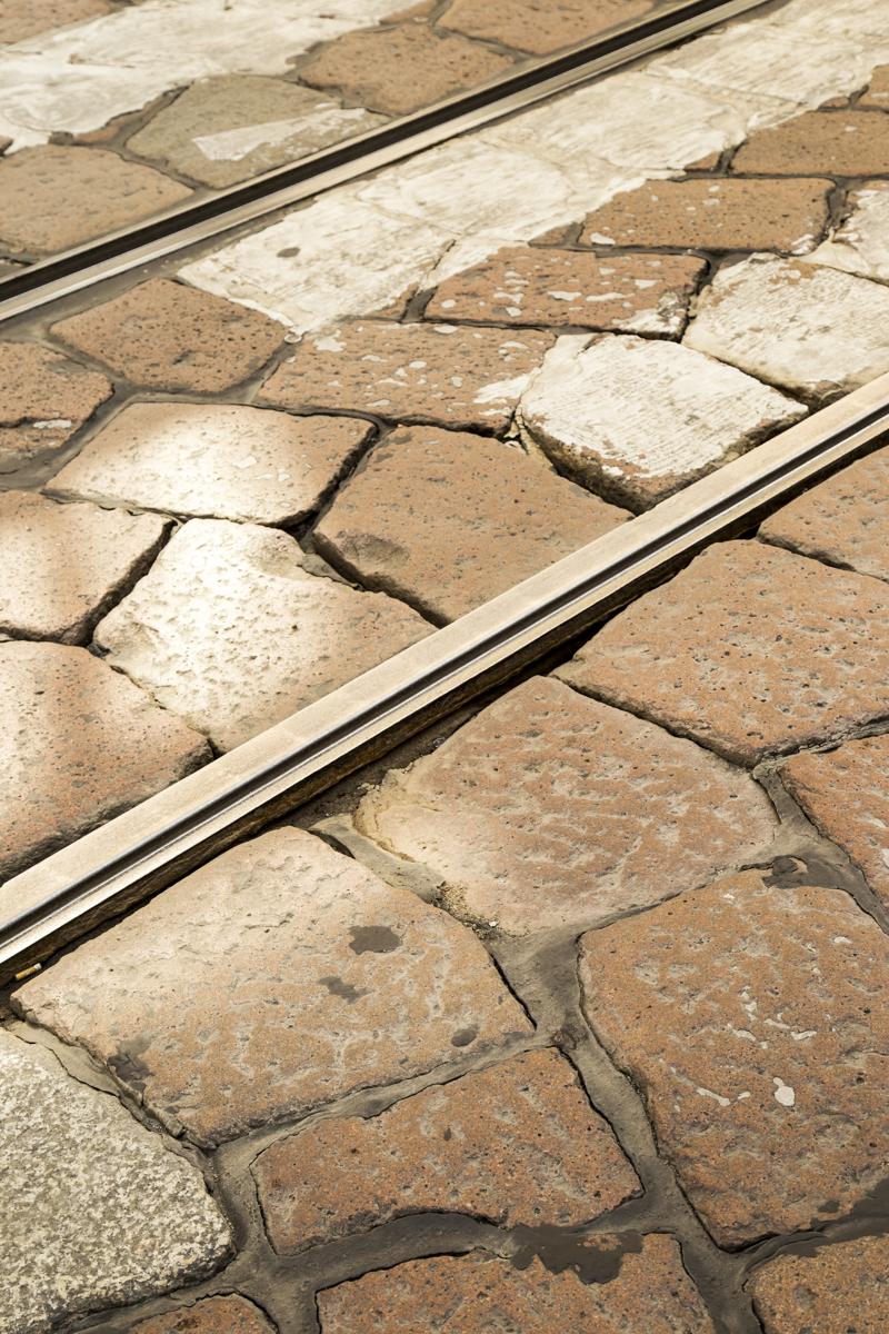 Milano, il pavè costa caro: la metà dei fondi totali per ristrutturare