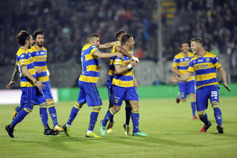 Parma resta in serie A: 5 punti di penalizzazione. Calaiò squalificato Parma resta in serie A: 5 punti di penalizzazione. Calaiò squalificato