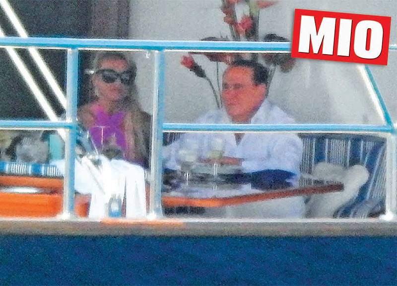 Silvio Berlusconi e Francesca Pascale, fuga segreta a Formentera. FOTO Silvio Berlusconi e Francesca Pascale, fuga segreta a Formentera. FOTO