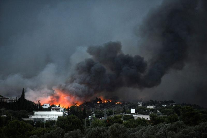 Grecia incendi: “Temiamo oltre 100 morti”. Si cercano i sopravvissuti Grecia incendi: “Temiamo oltre 100 morti”. Si cercano i sopravvissuti