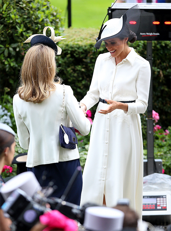 Meghan Markle e Harry danno “scandalo”: bacio in pubblico. MEGHAN MARKLE NEWS Meghan Markle e Harry danno “scandalo”: bacio in pubblico. MEGHAN MARKLE NEWS