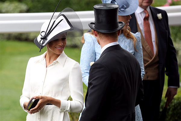 Meghan Markle e Harry danno “scandalo”: bacio in pubblico. MEGHAN MARKLE NEWS Meghan Markle e Harry danno “scandalo”: bacio in pubblico. MEGHAN MARKLE NEWS