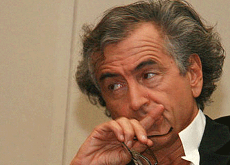 Elkan soffia a Cairo Bernard-Henri Lévy Elkan soffia a Cairo Bernard-Henri Lévy