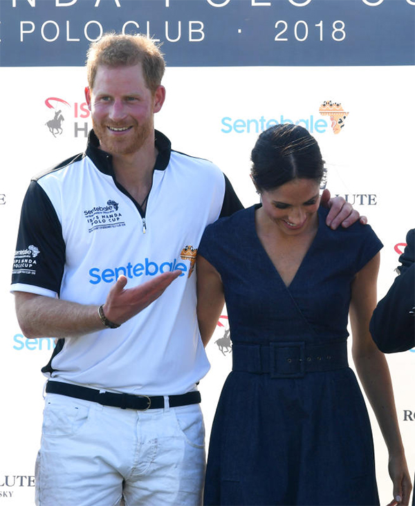 Meghan Markle e Harry danno “scandalo”: bacio in pubblico. MEGHAN MARKLE NEWS Meghan Markle e Harry danno “scandalo”: bacio in pubblico. MEGHAN MARKLE NEWS