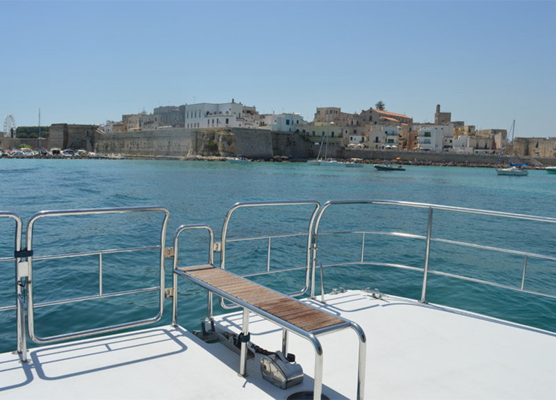 Salento che vai, leggenda che trovi. Il consiglio? Scoprirle in catamarano Salento che vai, leggenda che trovi. Il consiglio? Scoprirle in catamarano