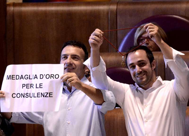 Roma, 2 anni per un campo rom. De Priamo: “Virginia Raggi è un passacarte” Roma, 2 anni per un campo rom. De Priamo: “Virginia Raggi è un passacarte”