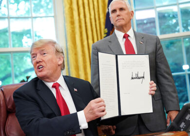 Usa, Trump taglia le tasse ai ricchi. Sforbiciata da 100 mld sulle plusvalenze