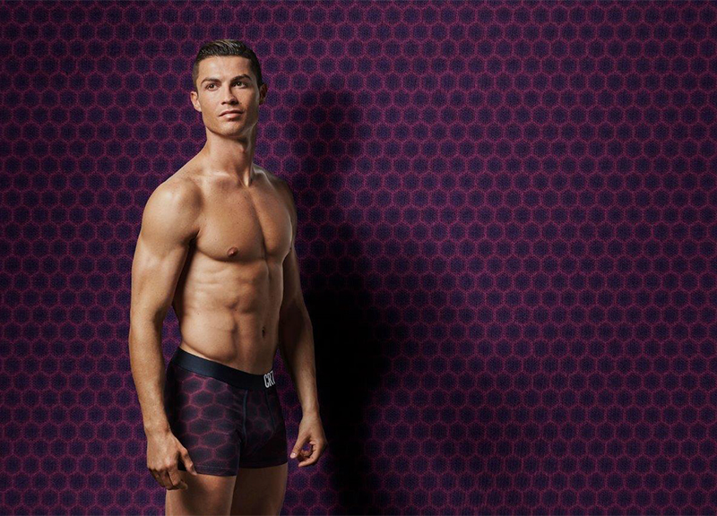 Cristiano Ronaldo è già mania: le sue mutande in 200 negozi online. FOTO Cristiano Ronaldo è già mania: le sue mutande in 200 negozi online. FOTO