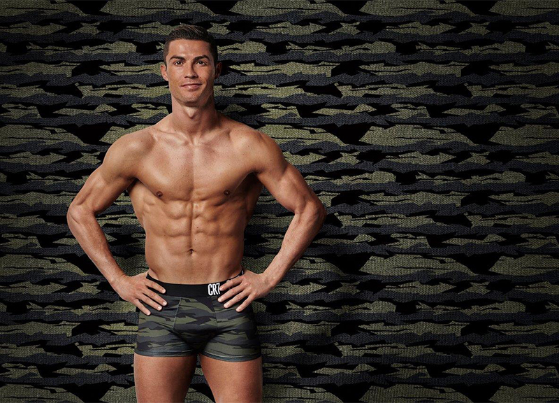 Cristiano Ronaldo è già mania: le sue mutande in 200 negozi online. FOTO Cristiano Ronaldo è già mania: le sue mutande in 200 negozi online. FOTO