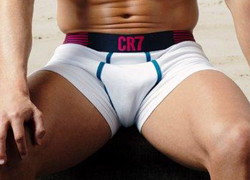 Cristiano Ronaldo è già mania: le sue mutande in 200 negozi online. FOTO Cristiano Ronaldo è già mania: le sue mutande in 200 negozi online. FOTO