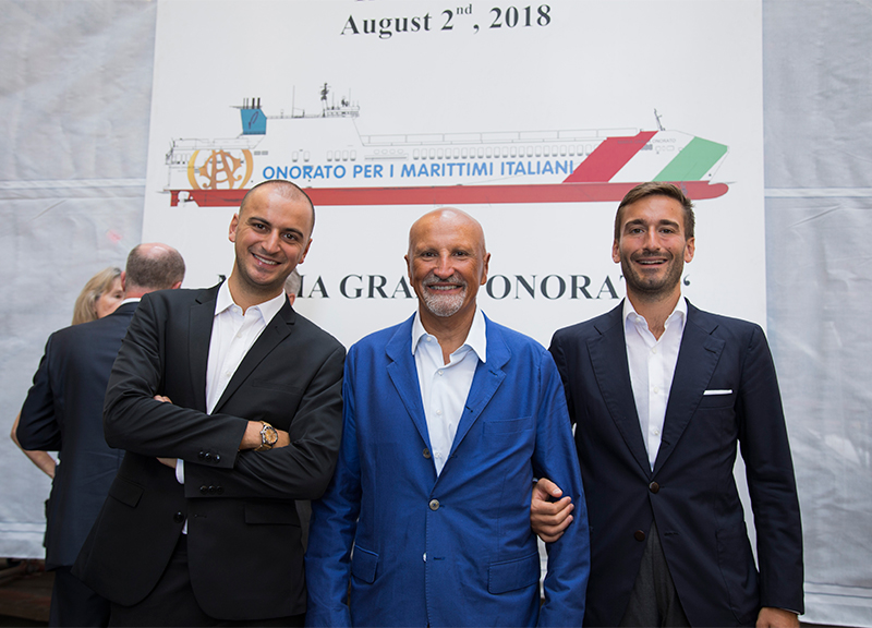 La dedica ai marittimi italiani sulla fiancata della nuova nave di Onorato La dedica ai marittimi italiani sulla fiancata della nuova nave di Onorato