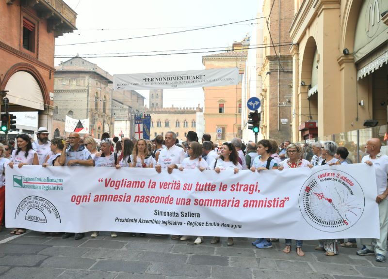 Strage Bologna, Mattarella: “Zone d’ombra ancora da illuminare” Strage Bologna, Mattarella: “Zone d’ombra ancora da illuminare”