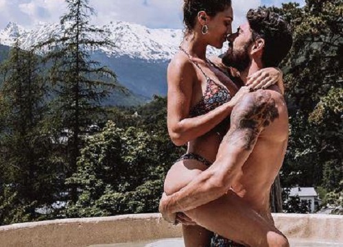 Federica Pellegrini, foto “sexy” in vasca per i 30 anni. Justine Mattera topless e…