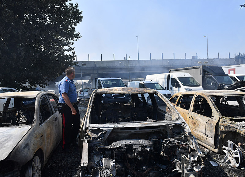 Bologna, incidente con un Tir: incendio in autostrada. Due morti. FOTO – VIDEO Bologna, incidente con un Tir: incendio in autostrada. Due morti. FOTO – VIDEO