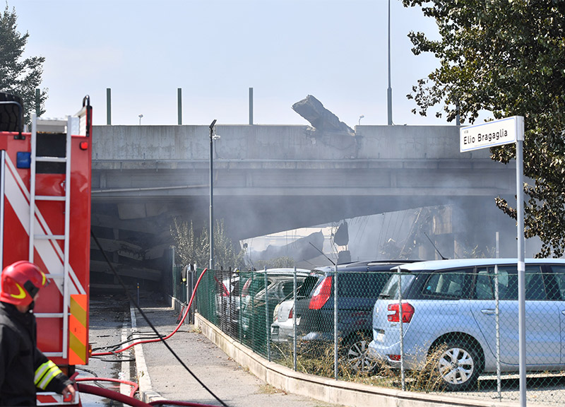 Bologna, incidente con un Tir: incendio in autostrada. Due morti. FOTO – VIDEO Bologna, incidente con un Tir: incendio in autostrada. Due morti. FOTO – VIDEO