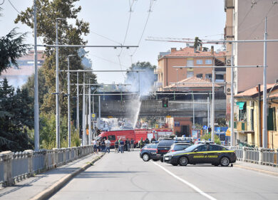 Bologna, incidente con un Tir: incendio in autostrada. Due morti. FOTO – VIDEO