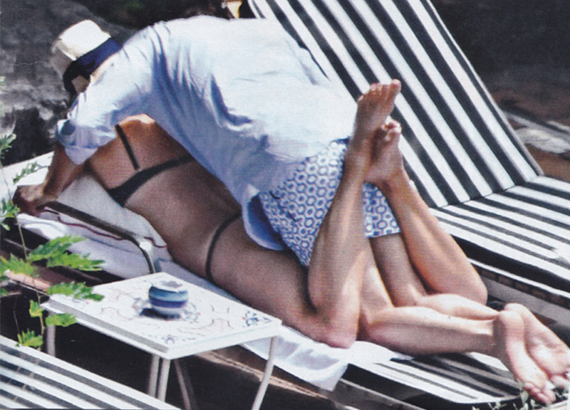 Federica Pellegrini, foto “sexy” in vasca per i 30 anni. Justine Mattera topless e…