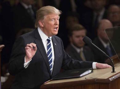 Iran, Trump: “Chi fa affari con Teheran non li farà con gli Usa”