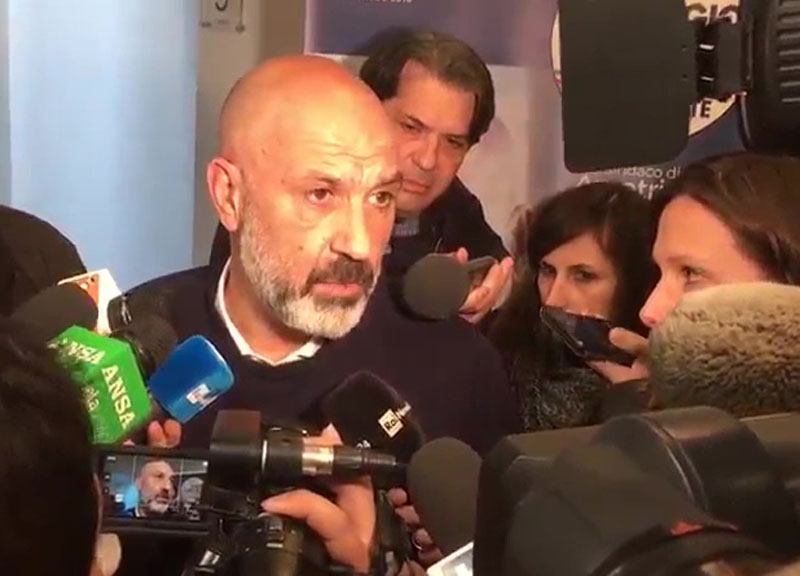 Pirozzi alza la voce: “Basta ai patti d’aula. È solo uno scambio di poltrone” Pirozzi alza la voce: “Basta ai patti d’aula. È solo uno scambio di poltrone”
