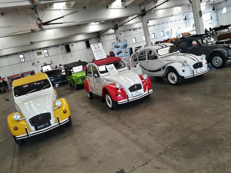 Citroen 2CV festeggia i 70 anni a New York Citroen 2CV festeggia i 70 anni a New York