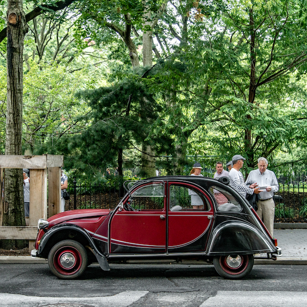 Citroen 2CV festeggia i 70 anni a New York Citroen 2CV festeggia i 70 anni a New York