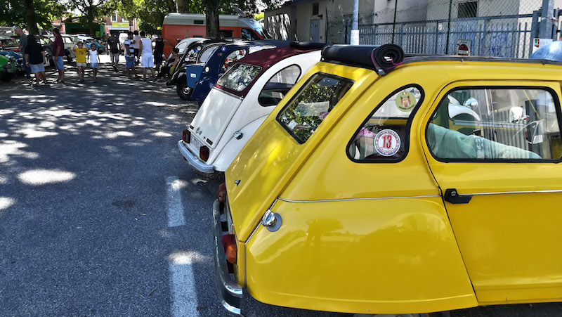Citroen 2CV festeggia i 70 anni a New York Citroen 2CV festeggia i 70 anni a New York