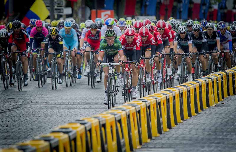 Ciclismo, Gianni Moscon sospeso 5 settimane per la manata a Gesben Ciclismo, Gianni Moscon sospeso 5 settimane per la manata a Gesben