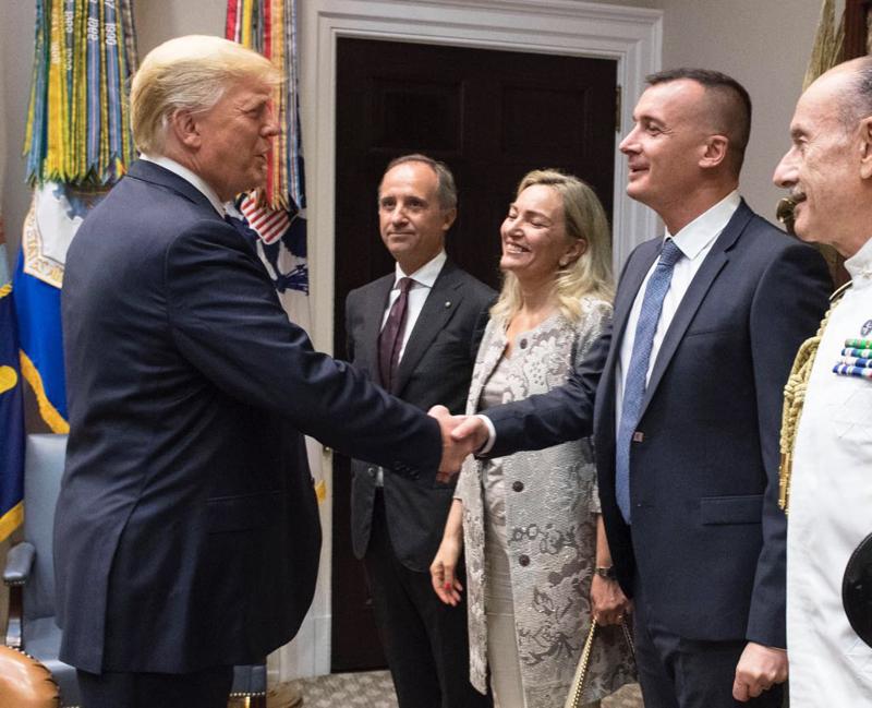Casalino torna nella sua Ceglie: foto con Trump. Il ministro Lezzi a La Piazza