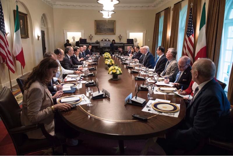 Casalino torna nella sua Ceglie: foto con Trump. Il ministro Lezzi a La Piazza