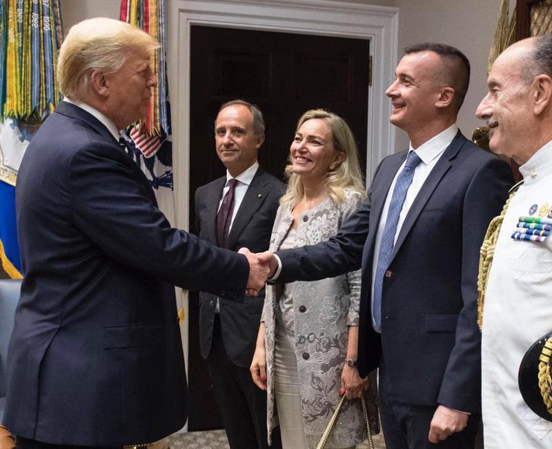 Casalino torna nella sua Ceglie: foto con Trump. Il ministro Lezzi a La Piazza