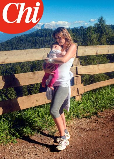 Boschi sexy “guerriera” in Toscana, Berlusconi “in forma”… politici in ferie