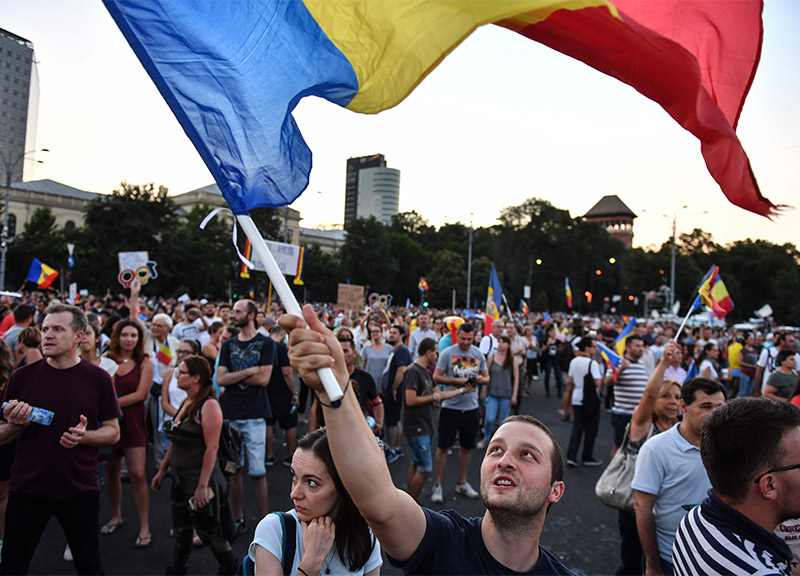 Romania, scontri a Bucarest polizia-manifestanti. Una Mani Pulite rumena?