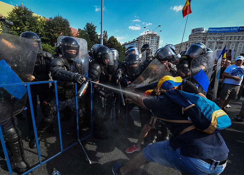 Romania, scontri a Bucarest polizia-manifestanti. Una Mani Pulite rumena?