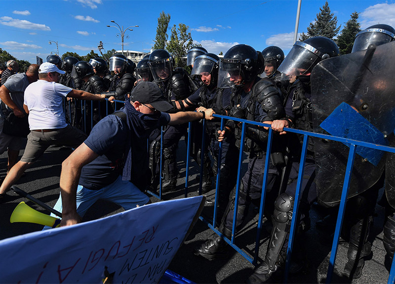 Romania, scontri a Bucarest polizia-manifestanti. Una Mani Pulite rumena?